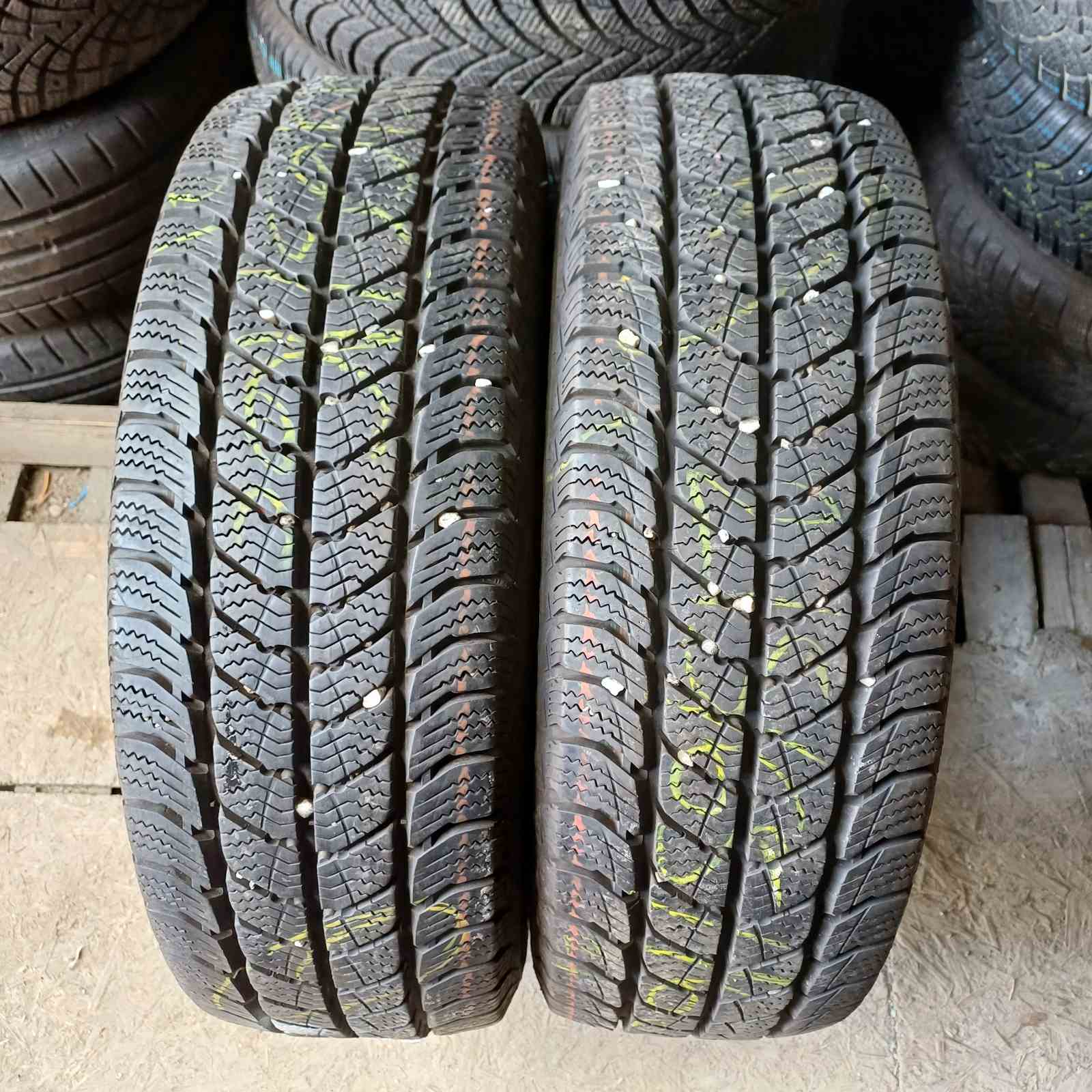 Uniroyal SNOW MAX3 215/65R16C